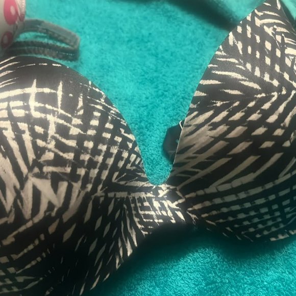 Three bras! La Senza! 36D $6.99 shipping! - Picture 3 of 6